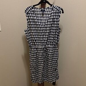 GAP Monochrome Triangle Pattern Mini Dress